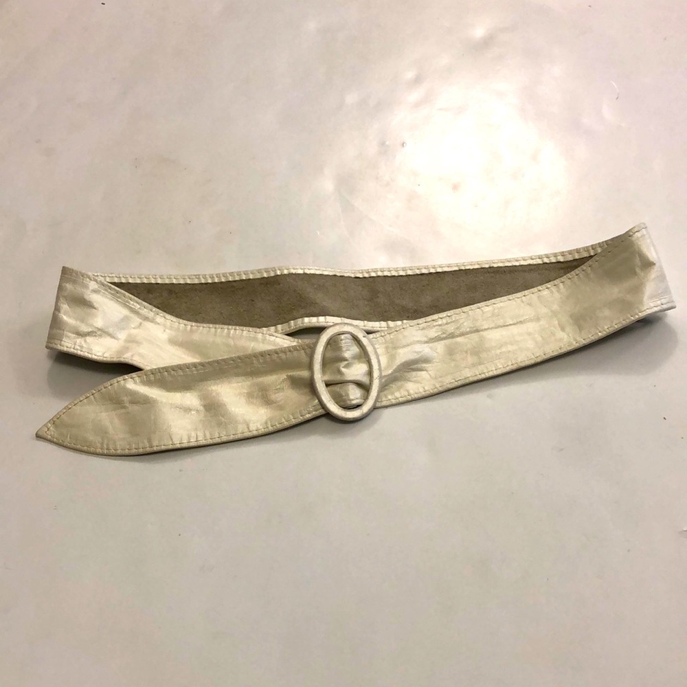 Oster Off-white Cream Leather Belt with Oval Buckle 34 inch Excellent Condition